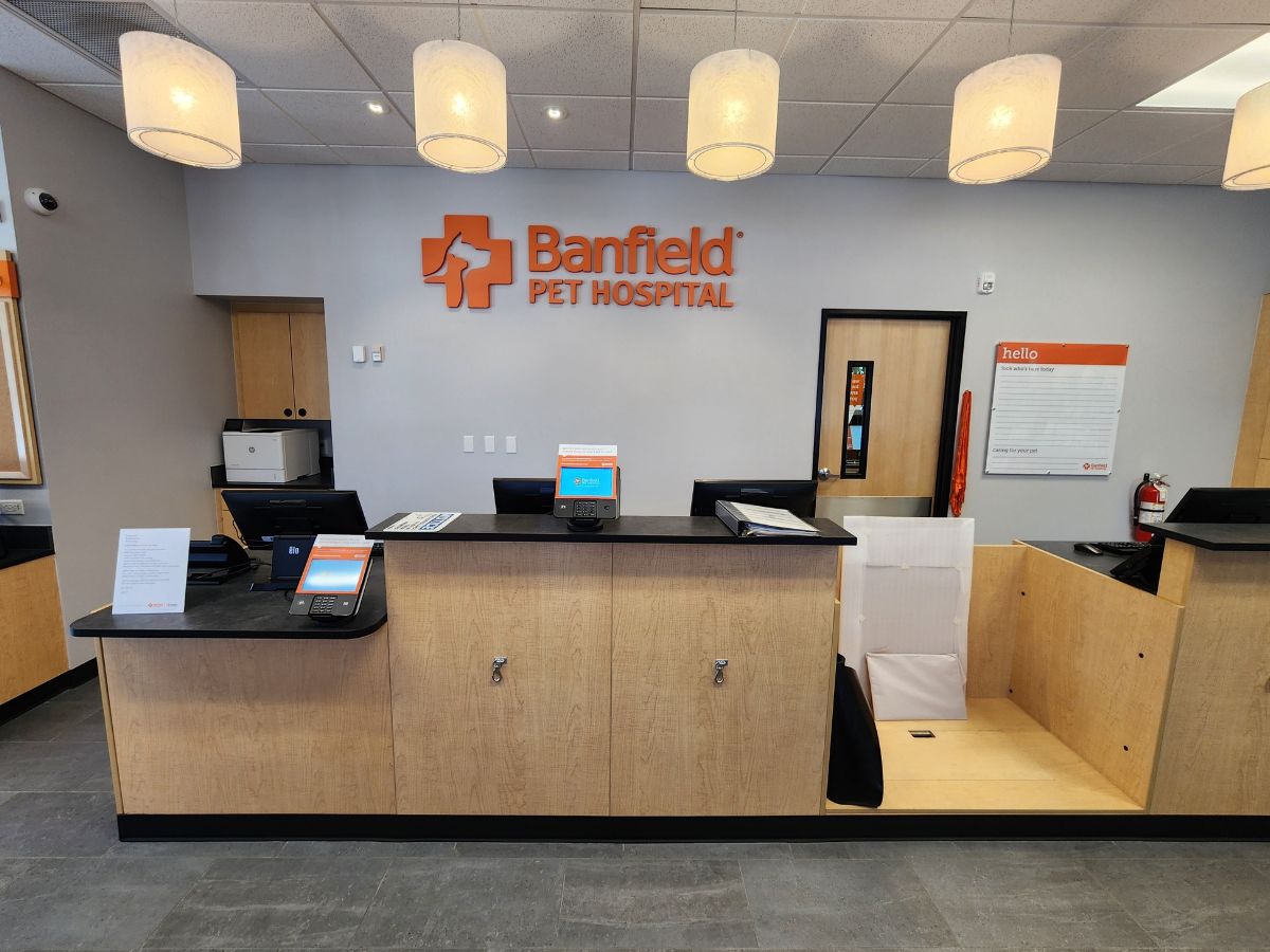 The Banfield Fort Lauderdale Sunrise Square front desk