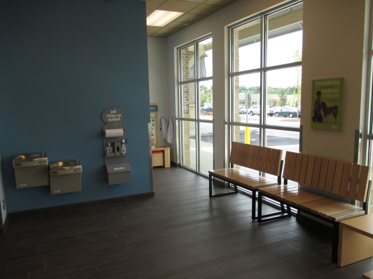 The Banfield Pet Hospital: Duluth Sugarloaf Marketplace lobby