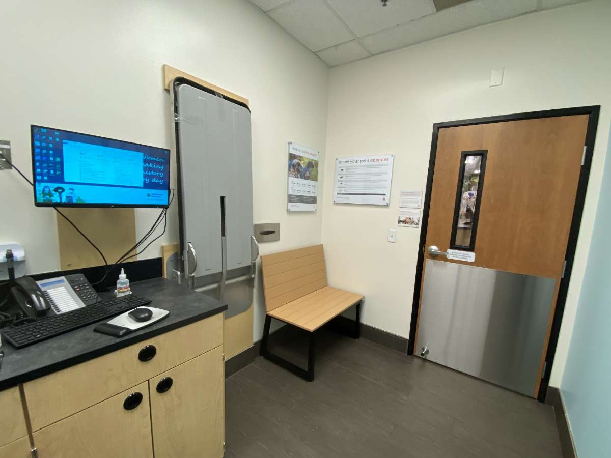 Inside an exam room at the Brier Creek Banfield hospital