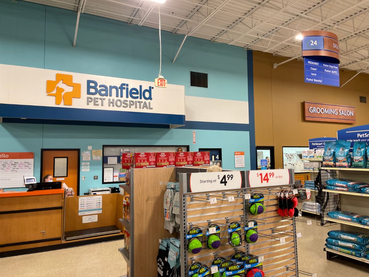 The Banfield Pet Hospital: Mt Juliet front desk
