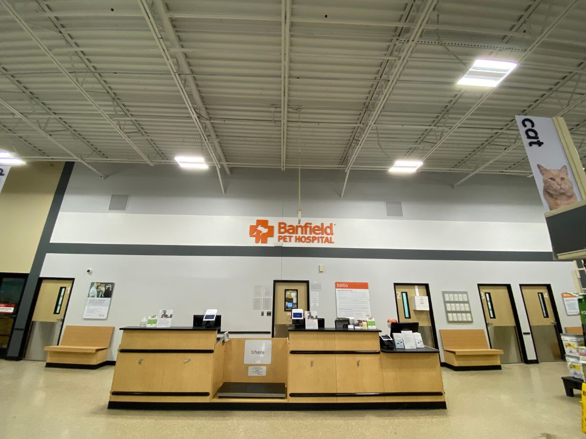 The Banfield Pet Hospital: Smyrna front desk