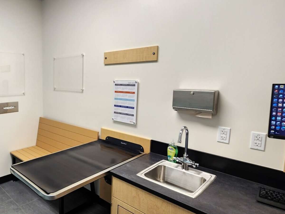 An alternate view of the Spartanburg Dorman Banfield hospital exam room