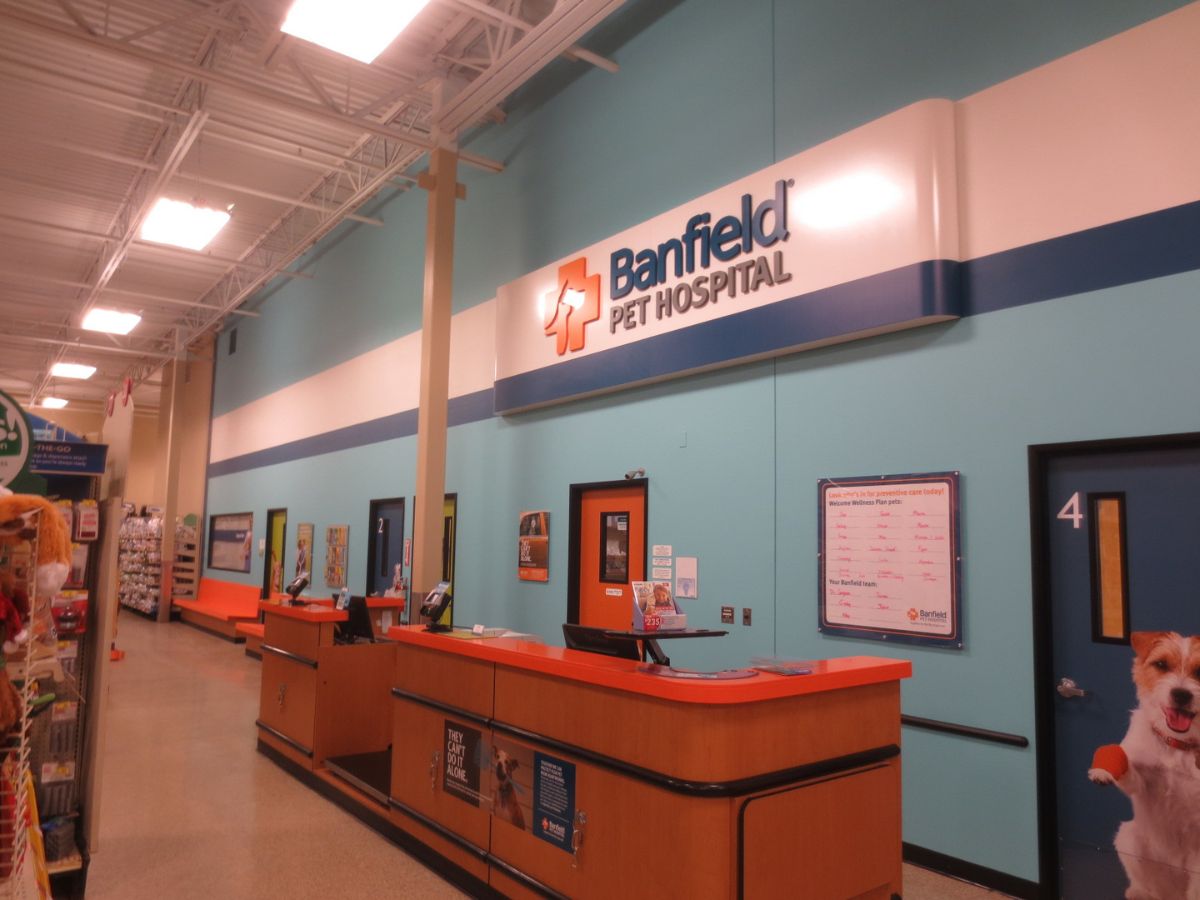 The Banfield - Plainfield Naperville front desk
