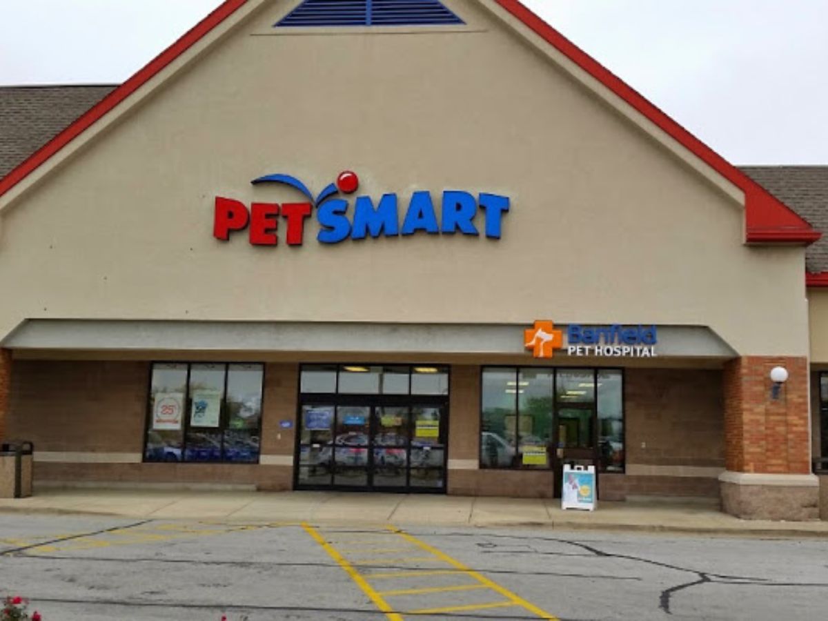 The Champaign Banfield and PetSmart front entrance