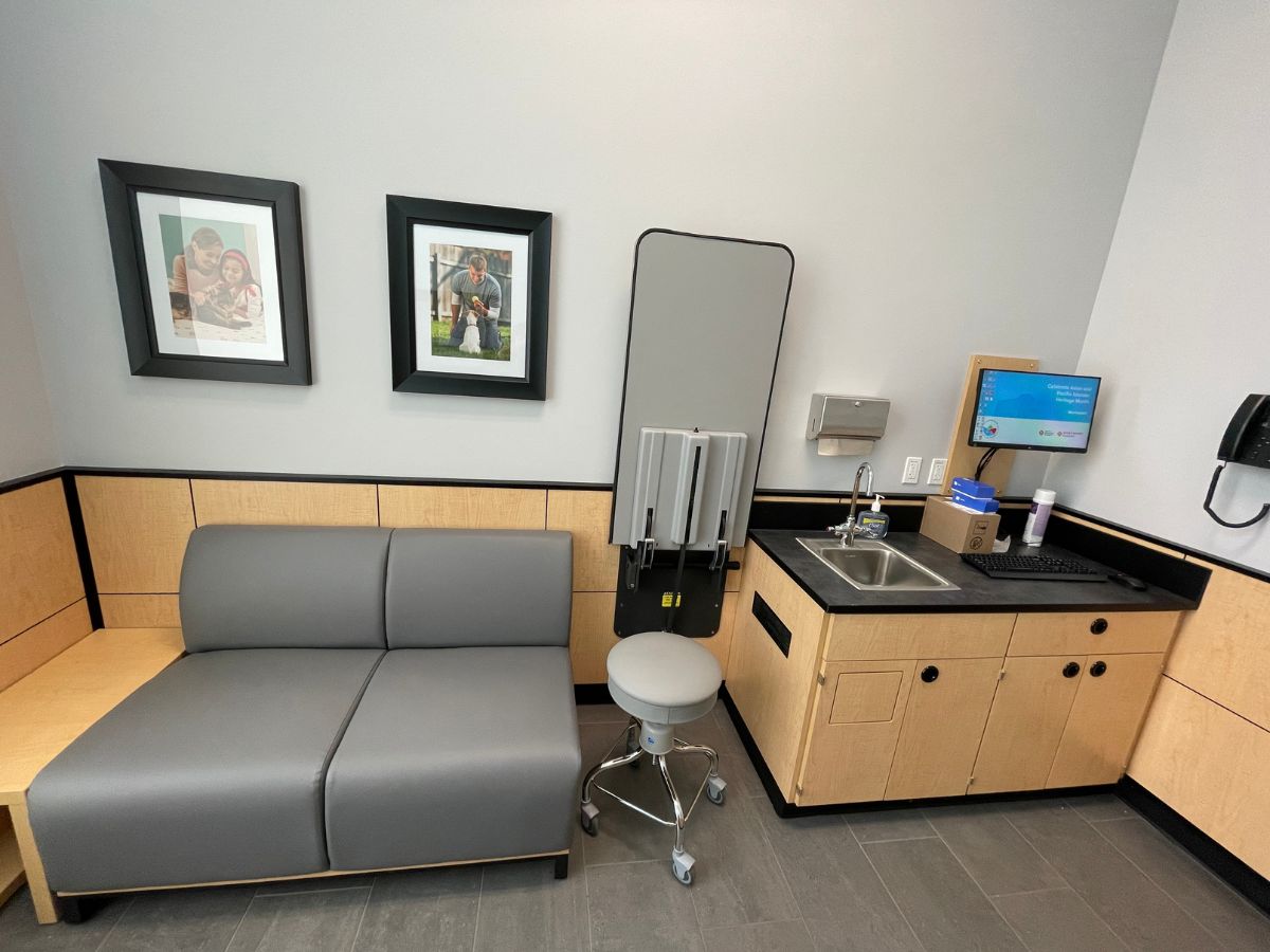A view of the exam room at the Chicago South Loop Banfield hospital