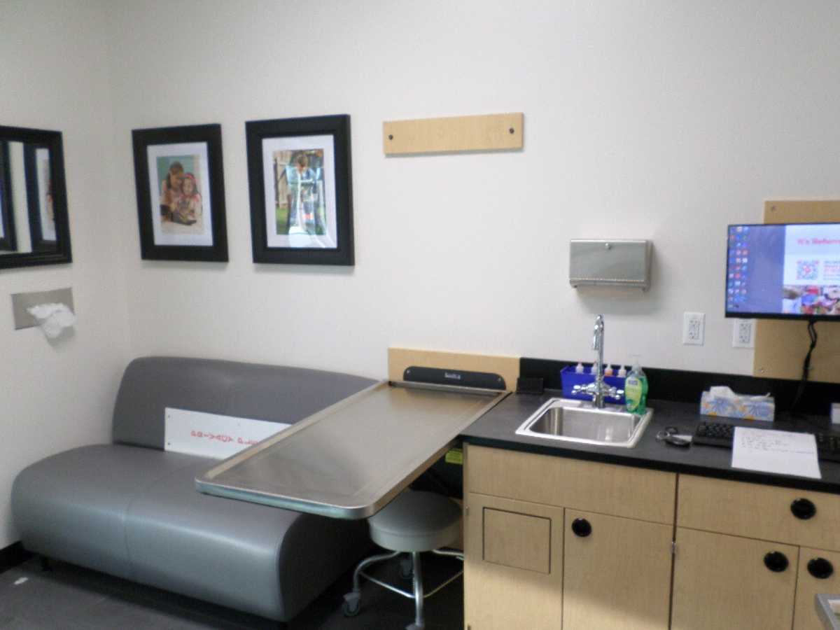 A view of the Chicago Brickyard Banfield hospital exam room