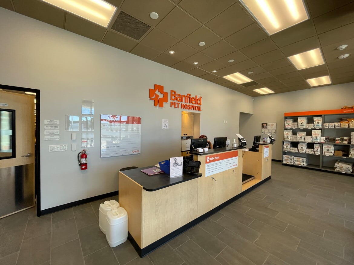 Banfield Pet Hospital: Point Loma front desk