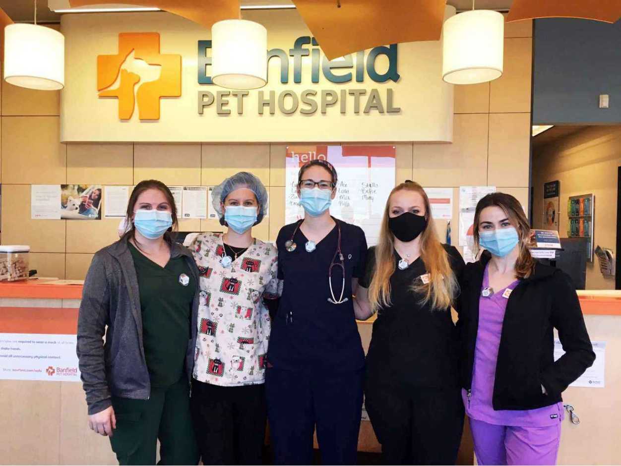 A group of Banfield Associates at the Banfield Pet Hospital