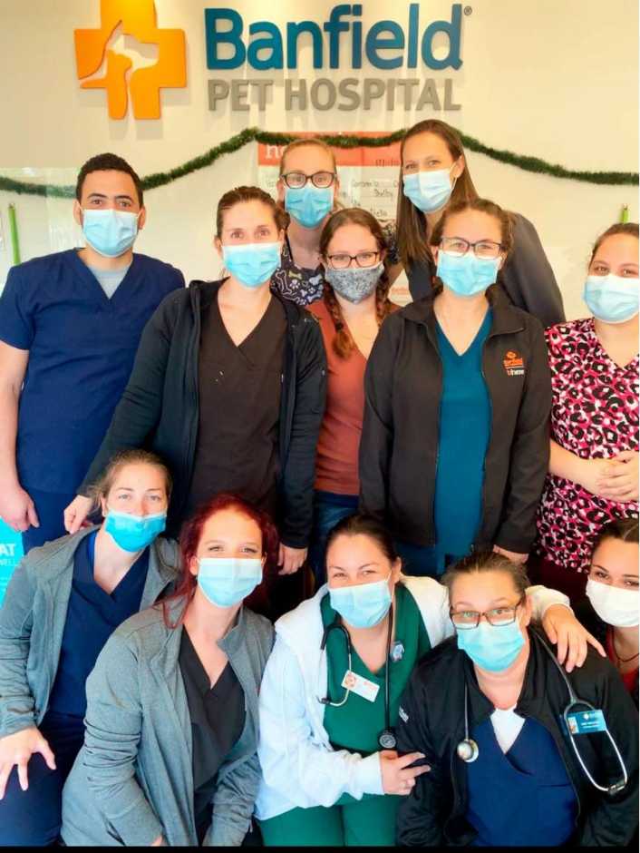 A group of Banfield Associates at the Banfield Pet Hospital